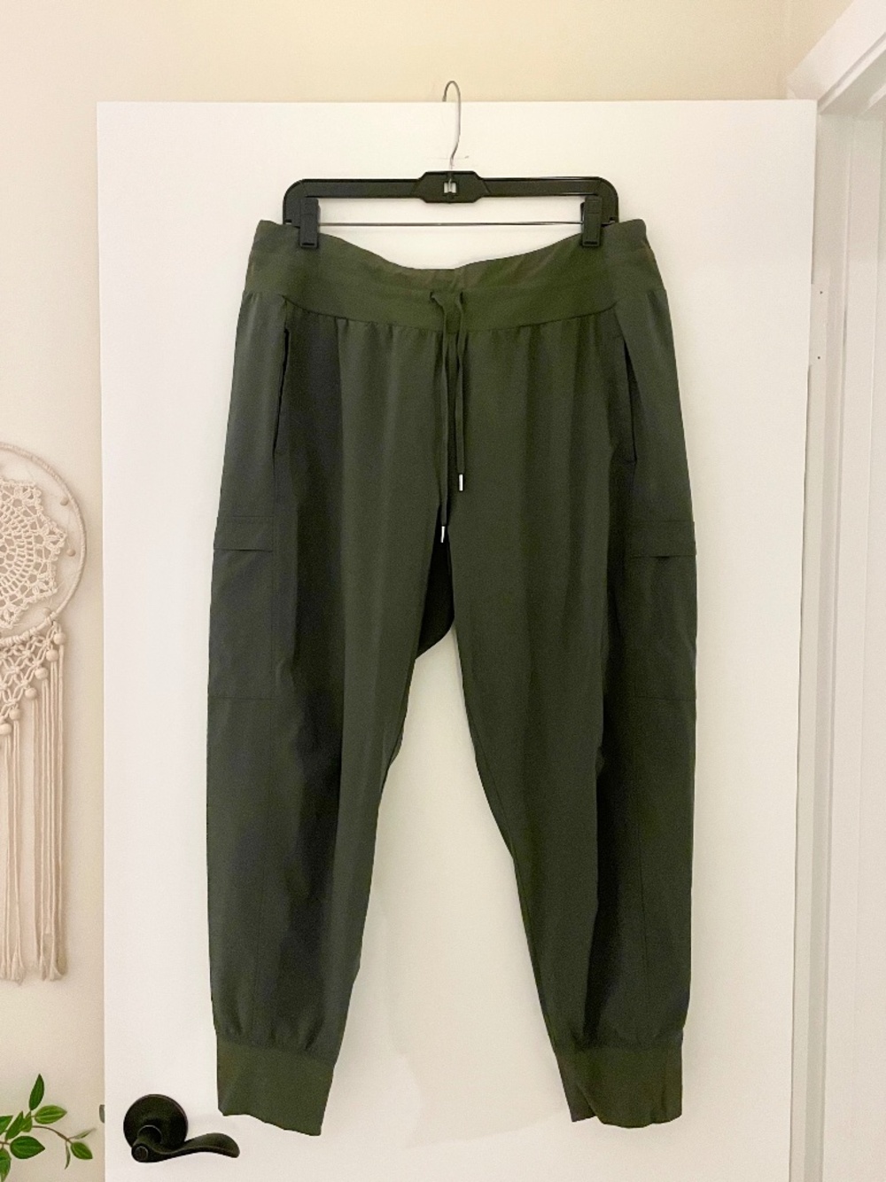 CALIA Women's Effortless TrueLight Jogger in Ivy Green